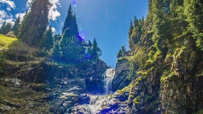 Вид на водопад Горельник
